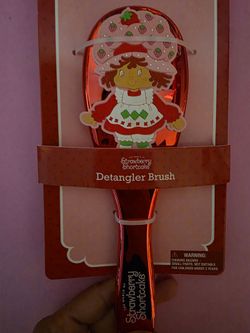Strawberry Shortcake Detangler Brush