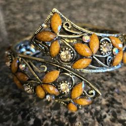 Vintage  Goldtone Antique Finish Hinged Bracelet (EUC)