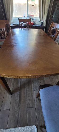 6 to 8 person extendable leaf table 42x60/78