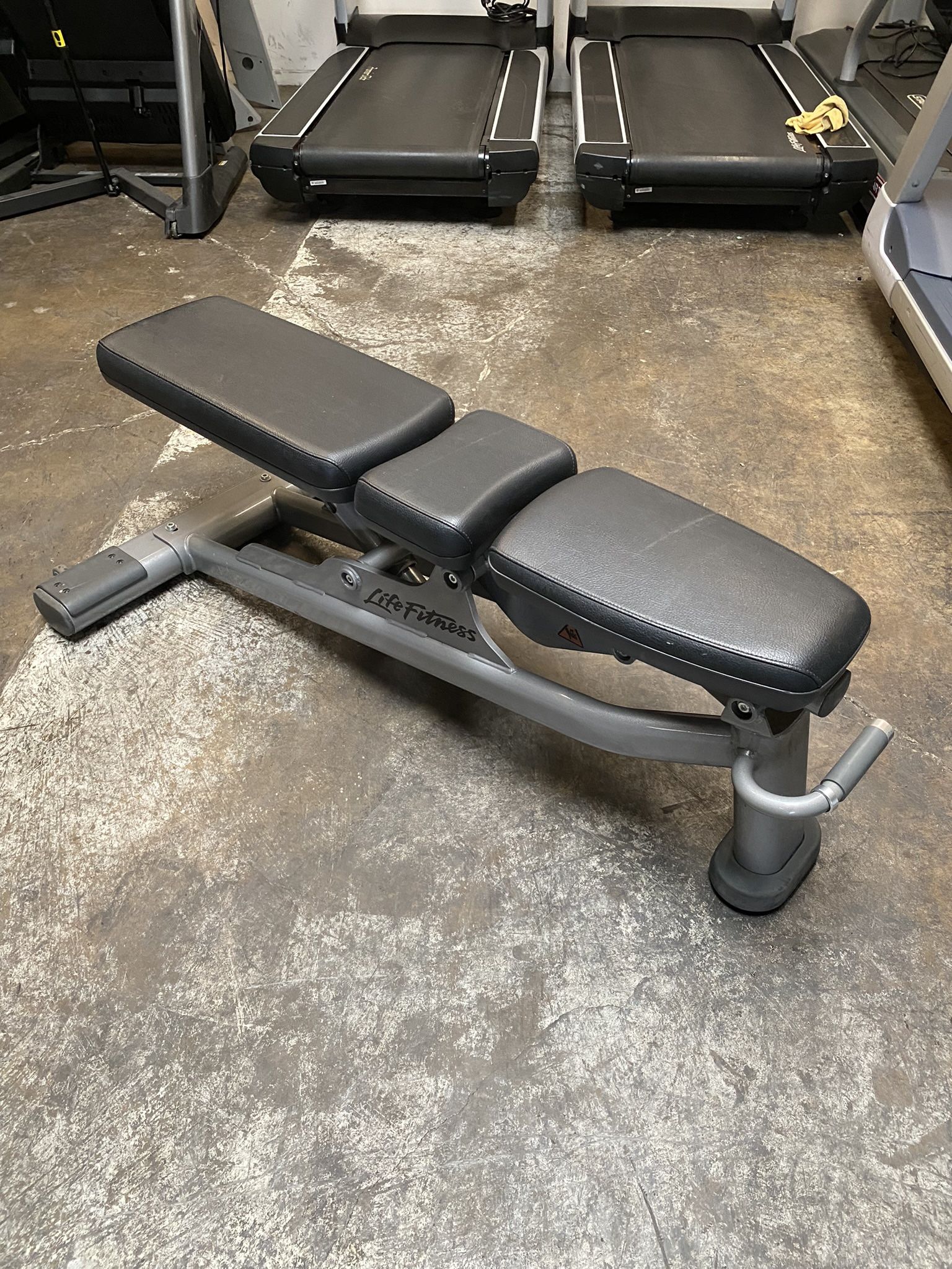 Life Fitness Signature Adjustable Bench In Excellent Conditon