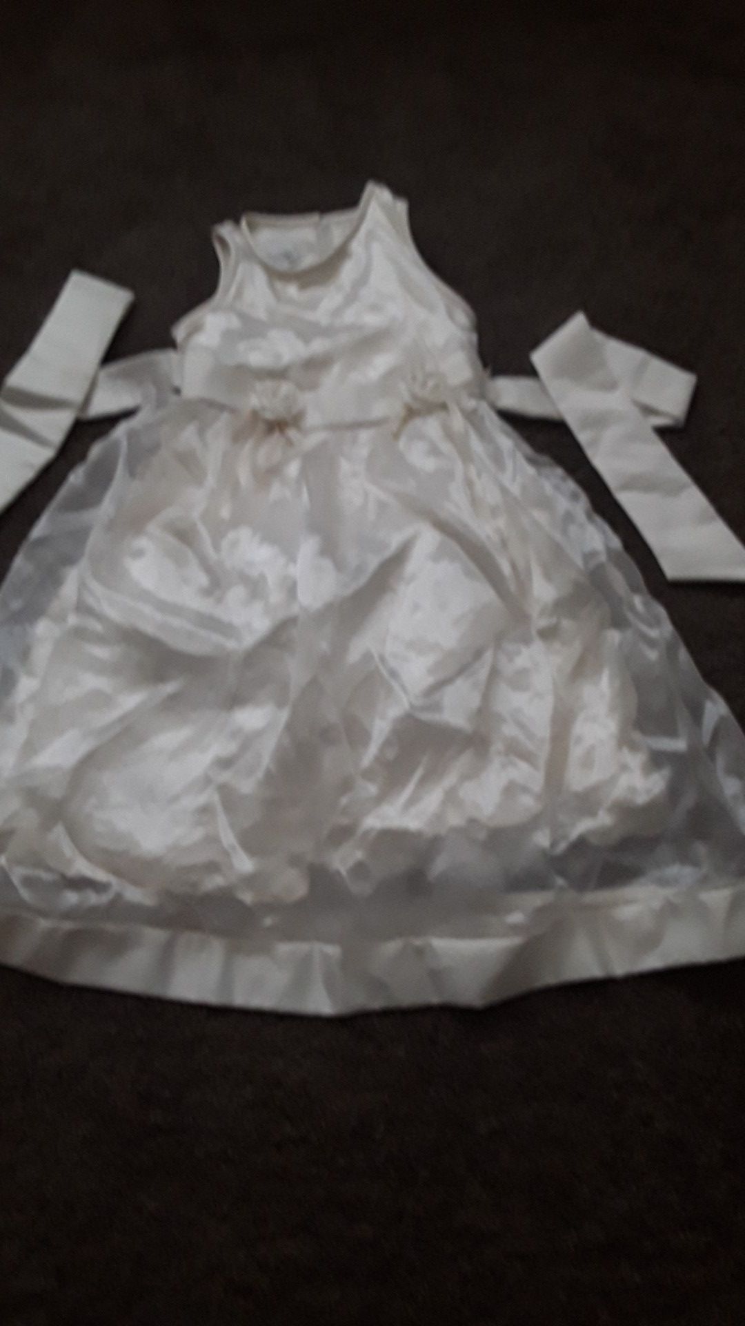 Size 5 Beautiful Flower Girl Dress $20