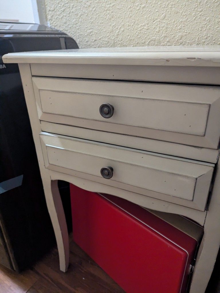  Safavieh Lori End Table with Storage Drawers.