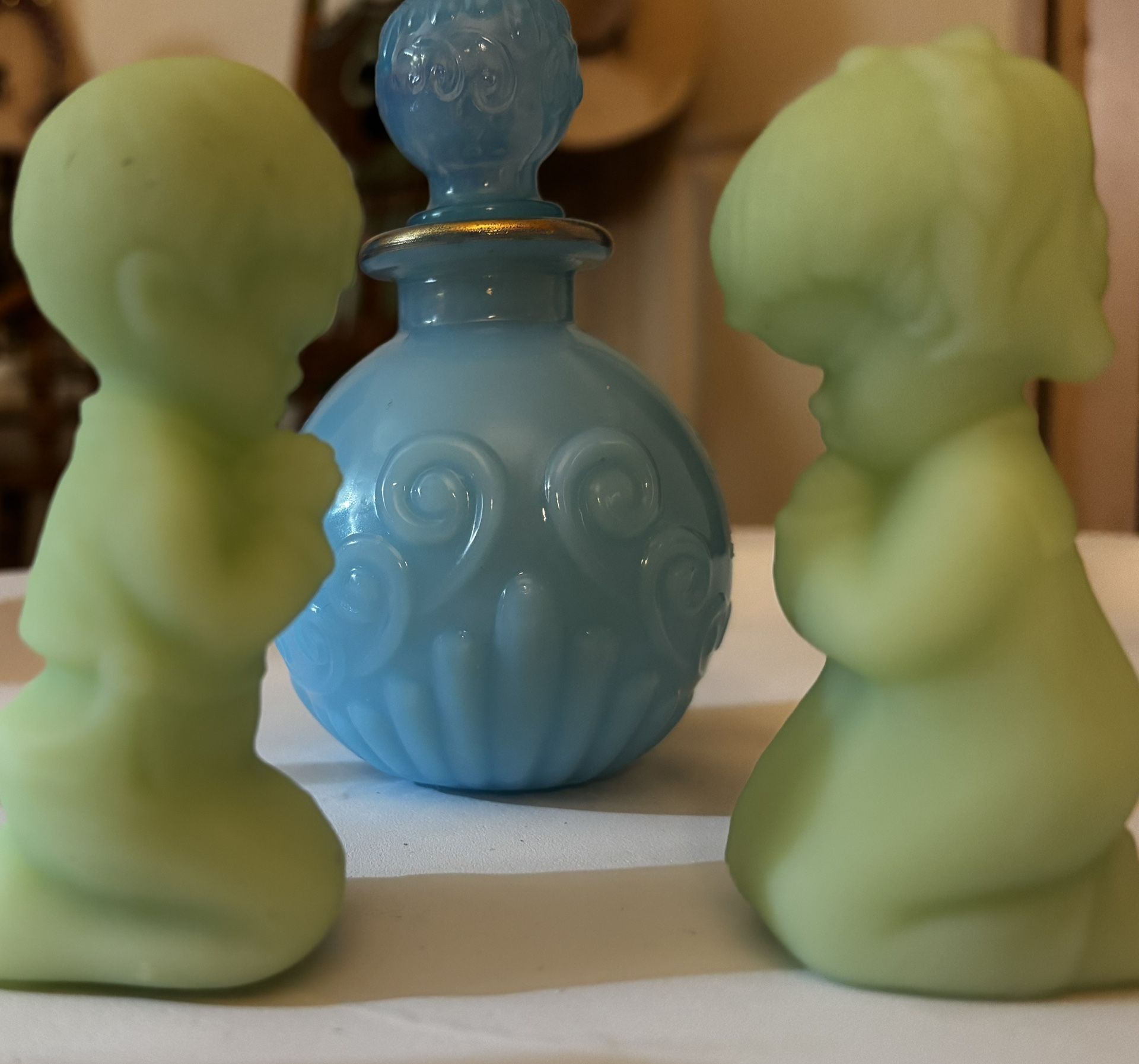 Vintage Fenton Praying Children - Uranium