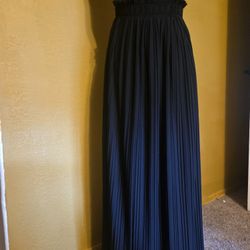 black pleated maxi skirt with a ruffled elastic waistband