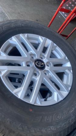 Toyota tundra rims and tires Size 265/70/18 brigestone tires Allmost like New condition