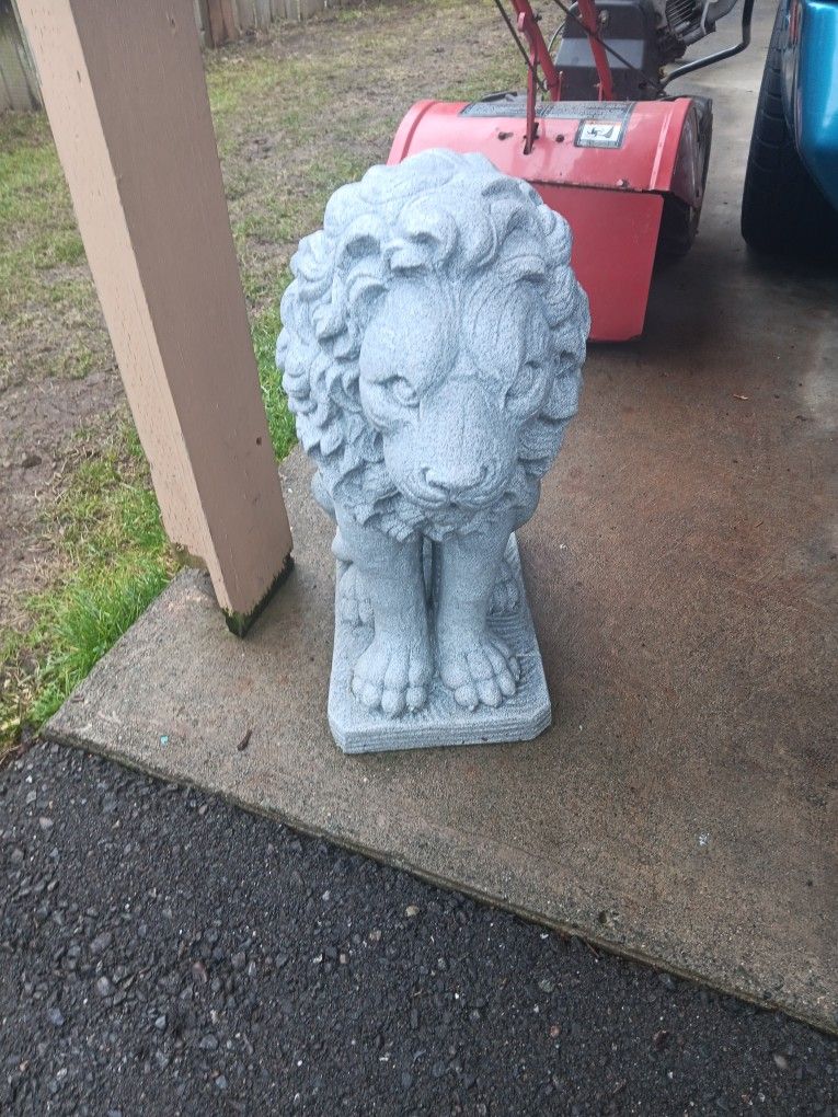 only 1 concrete lion 12 ins tall very heavy can deliver