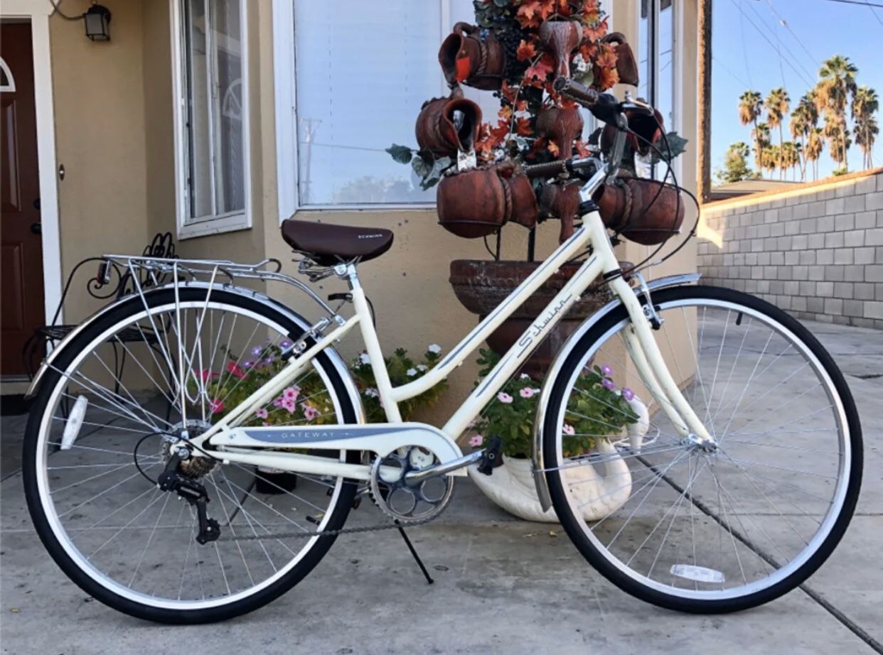 schwinn gateway 28 hybrid bike cream