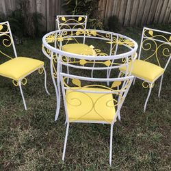 Beautiful Vintage Look Like Table 4 Chairs And Glass Top Measures 36  Inches