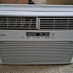Frigidaire Electrolux Air Conditioner 6,500 Works Great! 