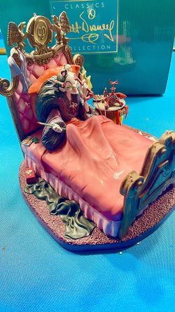 WDCC Cruella De VIL in Bed Disney 101 Dalmatians '99 Figurine 