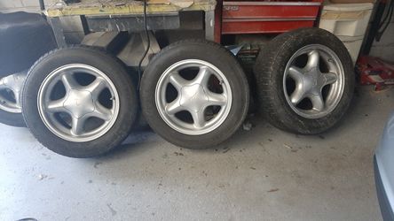 Set of 4 mustang rims 