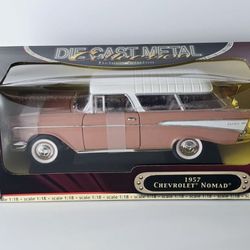 Road Signature - 1957 Chevy Nomad Coral / White - 1:18 Diecast