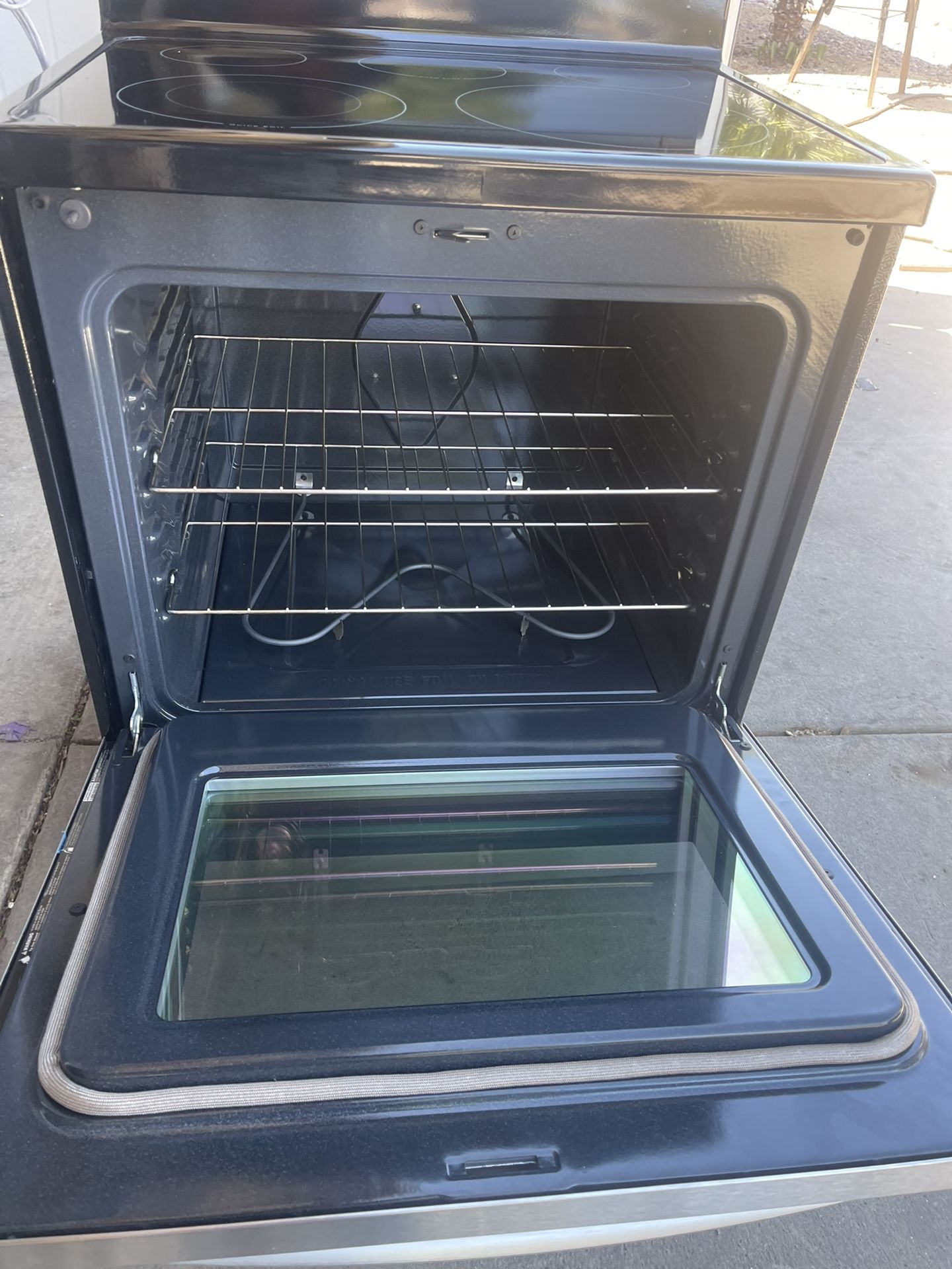 Frigidaire Electric Stove for Sale in Phoenix, AZ - OfferUp