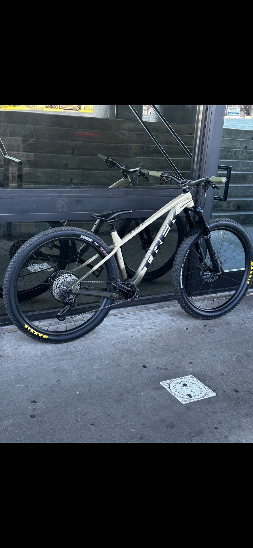 2023 Trek Roscoe 9 Upgraded Mountain Bike