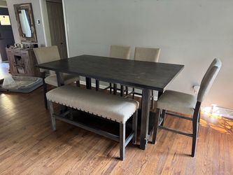 Dining Room Set Counter Height. Seats 6