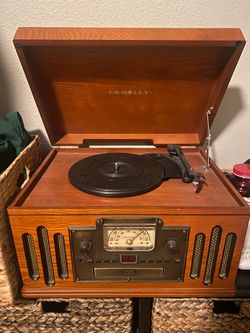 Crosley vintage looking record player