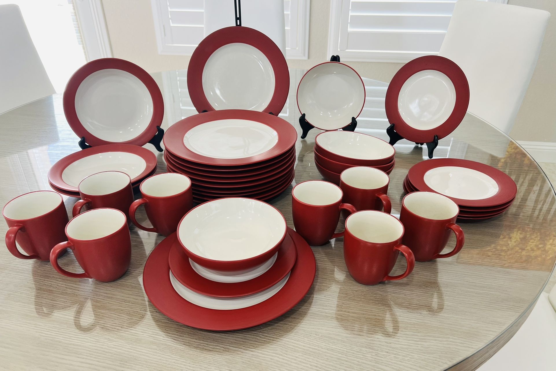 Christmas Holidays 32+ Dishes and Free Stuff: Candles, Flowers, Towels