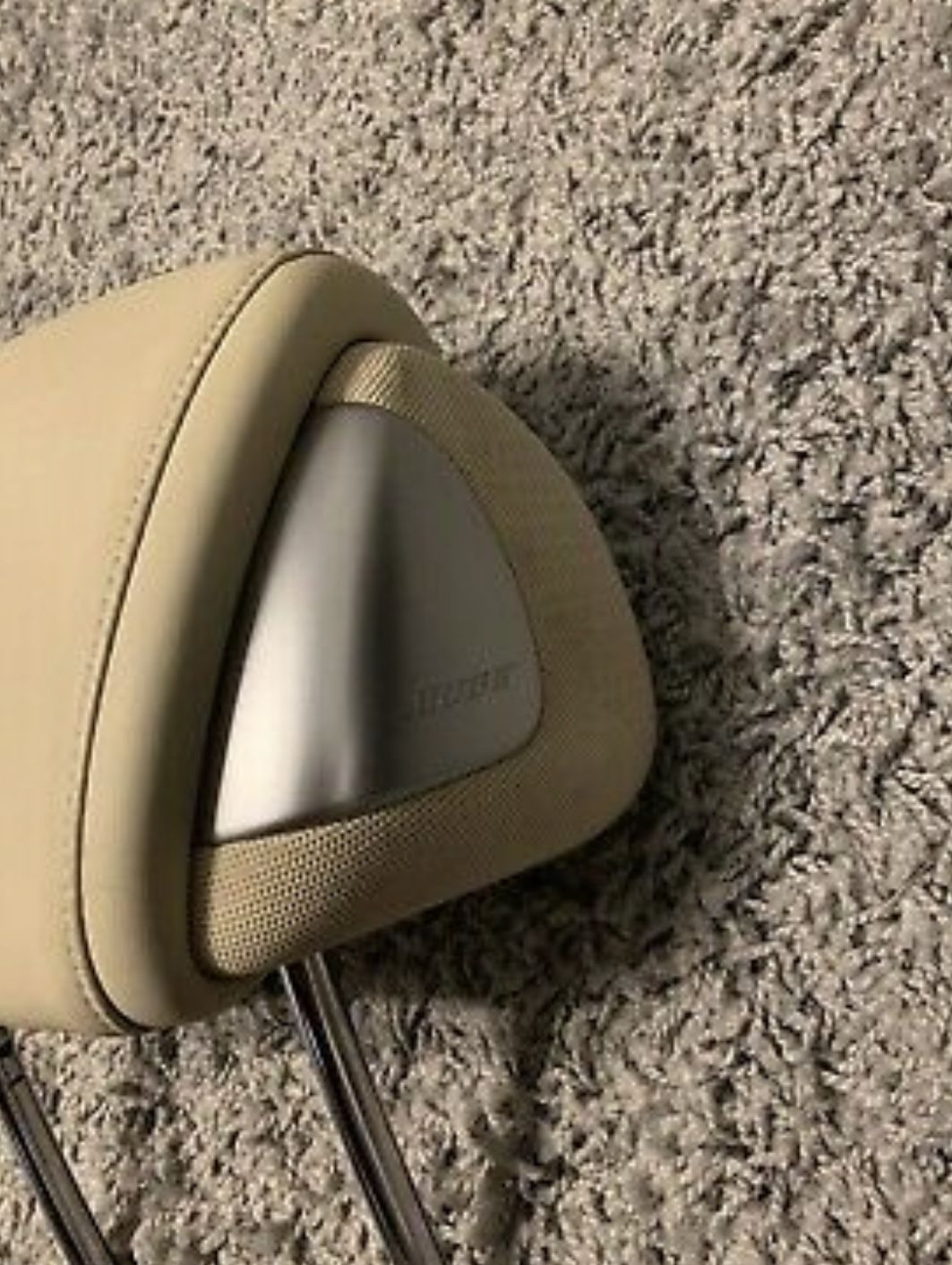 g37 head rest with speakers (parts)