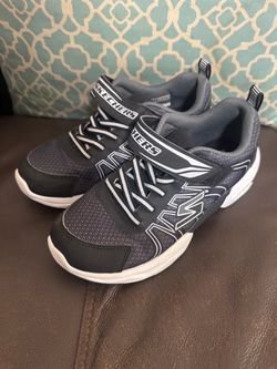 Skechers boys shoes size 4  youth