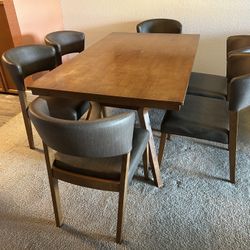 Wood Dining Room Table & 6 Chairs