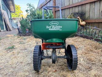Scotts Turf Builder EdgeGuard Mini Broadcast Spreader