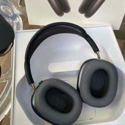 AirPod Maxes (NEW)