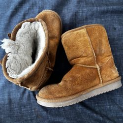 Size 5 Or 6 KoolaBurra Uggs 