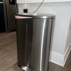 Amazon Trash Can 