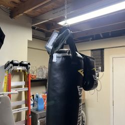 EVERLAST 40lb Boxing Bag