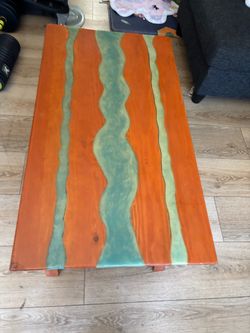 Epoxy table has cracks