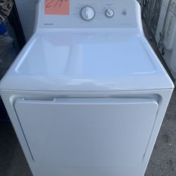 Hotpoint Clothes Dryer White King Size Like New . Warehouse pricing.   Warranty  . Delivery Available . 2522 Market st. 33901