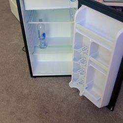 Danby Mini Fridge – Clean & Works Great 