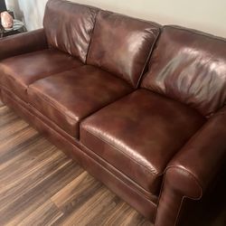 SOFA Lazy Boy 7ft Leather Like New Paid $4000 Letting Go For $500 