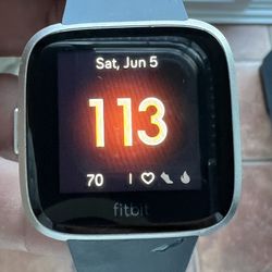 Fitbit Versa Lite w/charger