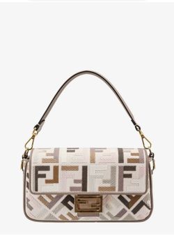 FENDI PURSE ALMOST IN NEW CONDITION!! Only One Owner
