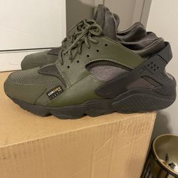 Nike Huarache Size 11