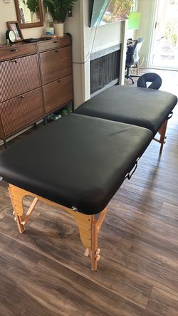 Professional massage table