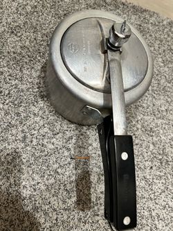 Pressure cooker with idli stand