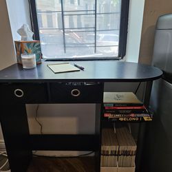 small desk - great for NYC apartment