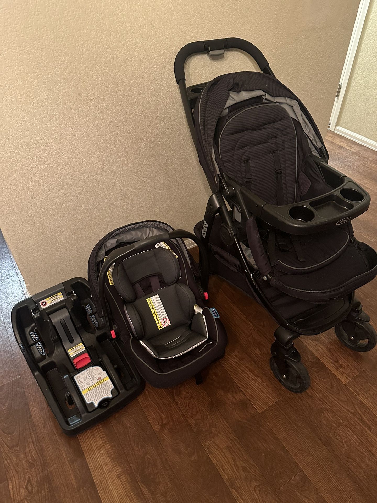 Graco Modes Travel System - Stroller + Infant Car Seat with base- Very Good Condition