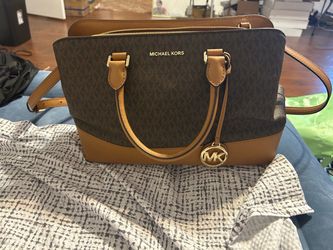 Michael Kors Savannah Large Satchel purse
