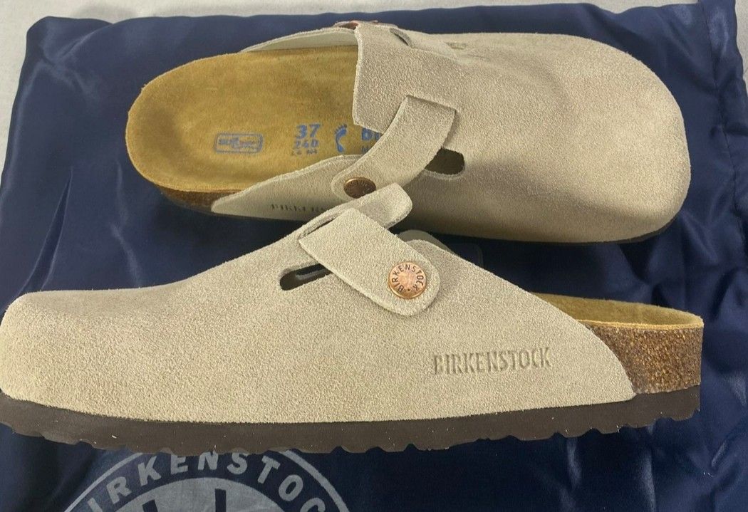 Birkenstock Suede Slip on Clogs for women's size  6- 6.5 / 37