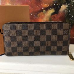 Louis Vuitton Zippy Wallet 