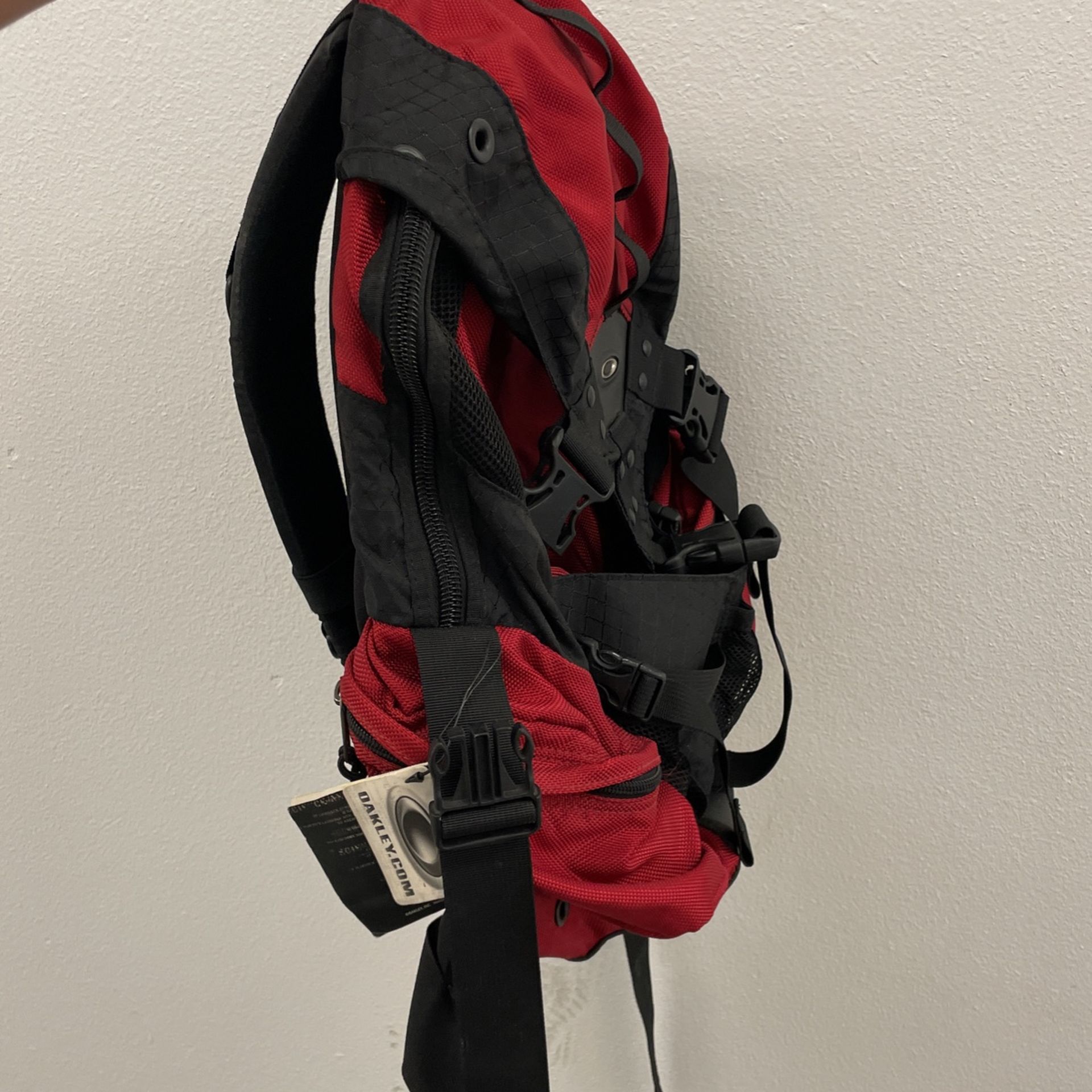 Oakley small icon backpack hotsell