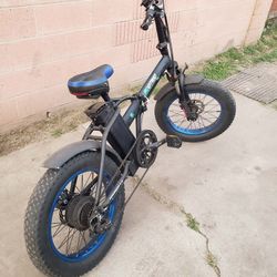 Electric Bike Keys, charger, fully charged. Used to worth $1300!  Im asking for $400!. Or Trade For Switch 2 PS5 Or Cash & trade is 35mph 40miles rang