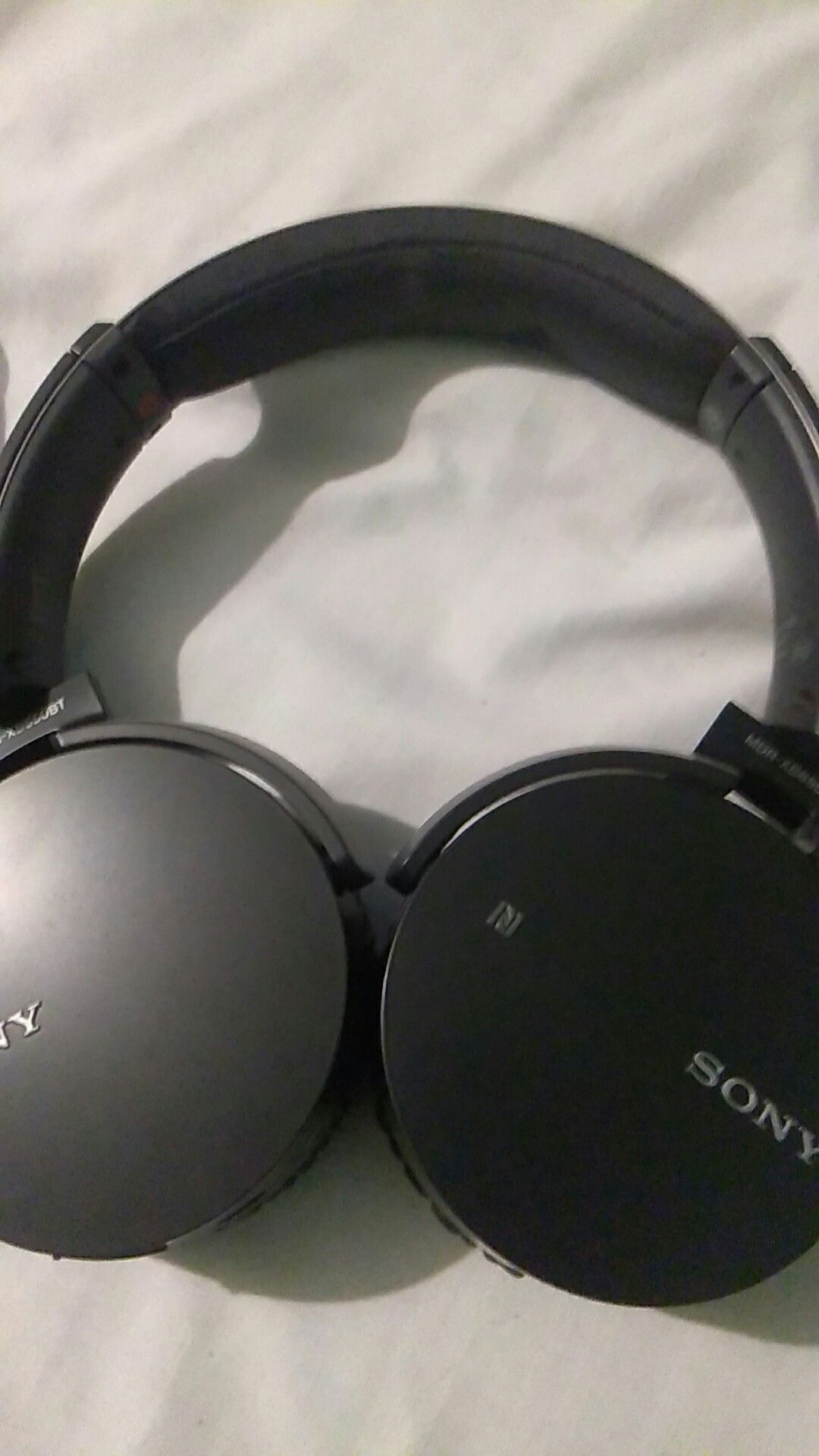 Sony Bluetooth headphones I do not apply the charger , it uses a regular Android charger