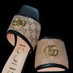 GUCCI Size 9  European Size 40 Women's Sandals in Beige