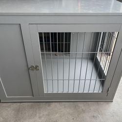 Gray Wood Frame & Metal Dog Kennel/Crate 
