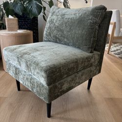 Green Chair  Like new Hardy used 