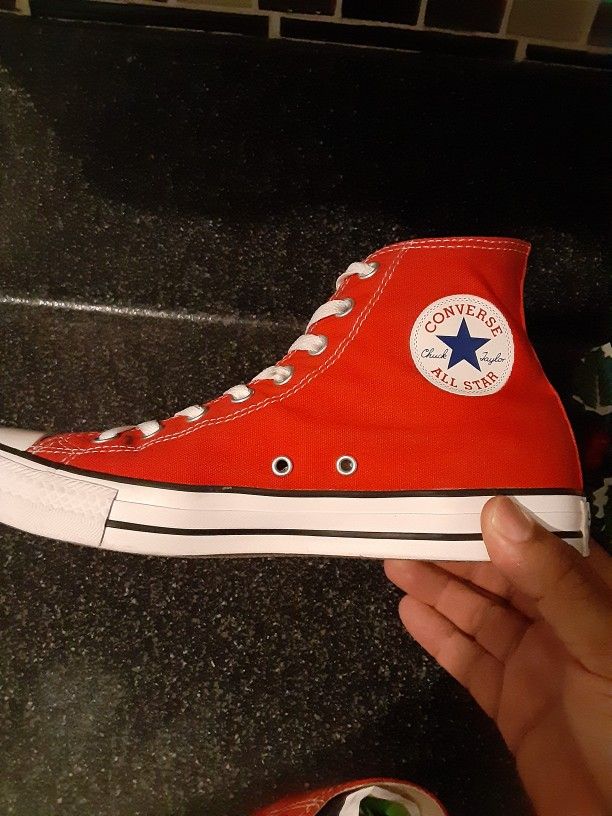 Converse mens 9 Great Condition 